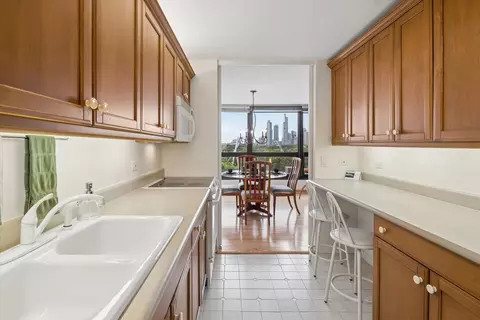 Kitchen - 360 E Randolph St #403, Chicago, IL 60601 photo 1 of 2
