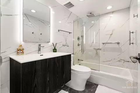 Bath - 175 E Delaware Pl #6611, Chicago, IL 60611 photo 2 of 2