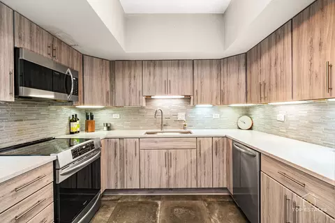 Kitchen - 175 E Delaware Pl #6611, Chicago, IL 60611 photo 2 of 3