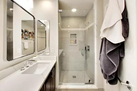 Bath - 60 E Monroe St #4002, Chicago, IL 60603 photo 2 of 3