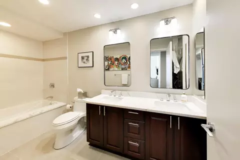 Bath - 60 E Monroe St #4002, Chicago, IL 60603 photo 1 of 3