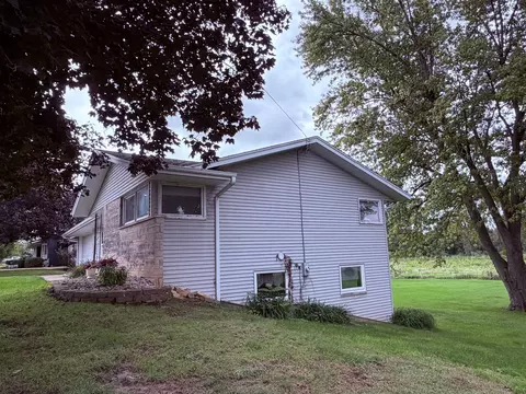 Exterior - 4 Genesee Ct, Morrison, IL 61270 photo 4 of 9