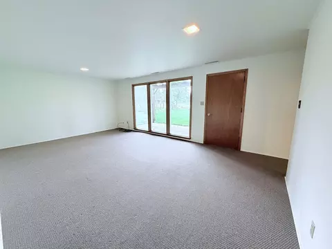Living - 4 Genesee Ct, Morrison, IL 61270 photo 5 of 6