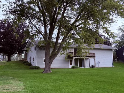 Exterior - 4 Genesee Ct, Morrison, IL 61270 photo 5 of 9