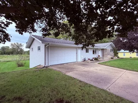 Exterior - 4 Genesee Ct, Morrison, IL 61270 photo 7 of 9