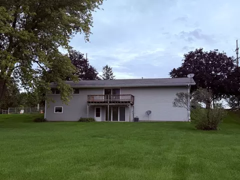 Exterior - 4 Genesee Ct, Morrison, IL 61270 photo 6 of 9