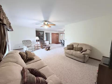 Living - 4 Genesee Ct, Morrison, IL 61270 photo 1 of 6