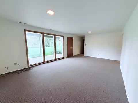 Living - 4 Genesee Ct, Morrison, IL 61270 photo 6 of 6