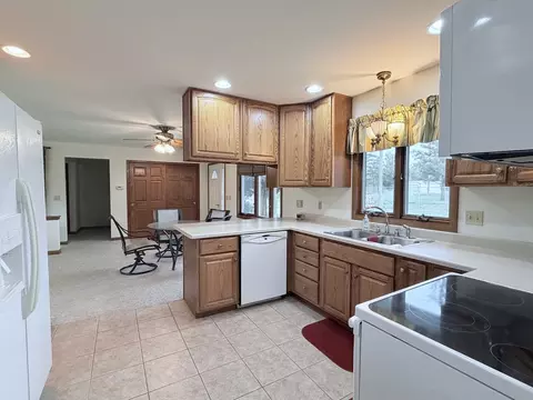 Kitchen - 4 Genesee Ct, Morrison, IL 61270 photo 2 of 3