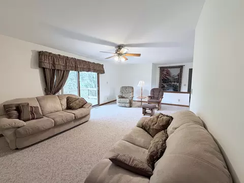 Living - 4 Genesee Ct, Morrison, IL 61270 photo 2 of 6
