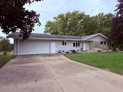 Exterior - 4 Genesee Ct, Morrison, IL 61270 photo 2 of 9