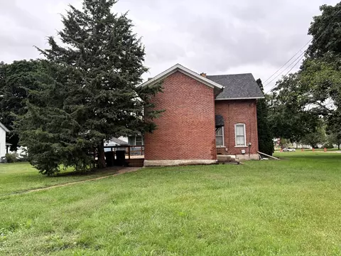Exterior - 810 E 4th St, Sterling, IL 61081 photo 5 of 8