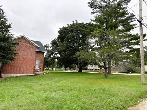 Exterior - 810 E 4th St, Sterling, IL 61081 photo 6 of 8