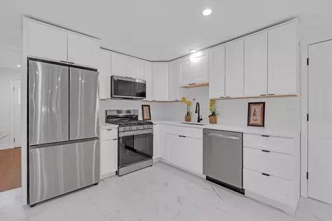 Kitchen - 1407 W Fuller St, Chicago, IL 60608 photo 3 of 4