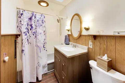 Bath - 2307 Fulle St, Rolling Meadows, IL 60008 photo 1 of 3