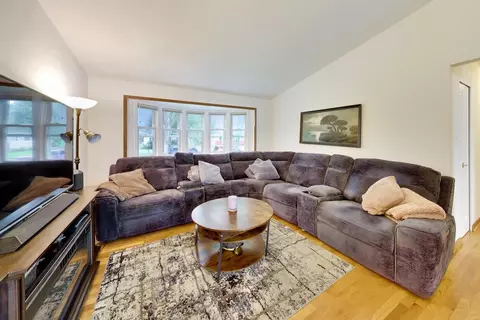 Living - 2307 Fulle St, Rolling Meadows, IL 60008 photo 1 of 3