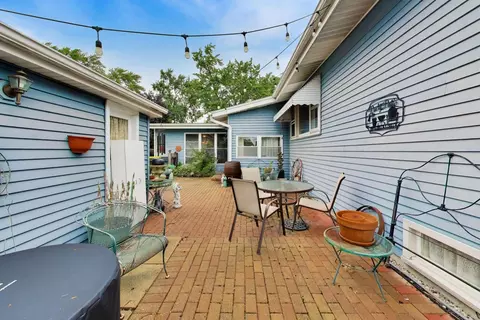 Exterior - 2307 Fulle St, Rolling Meadows, IL 60008 photo 6 of 11