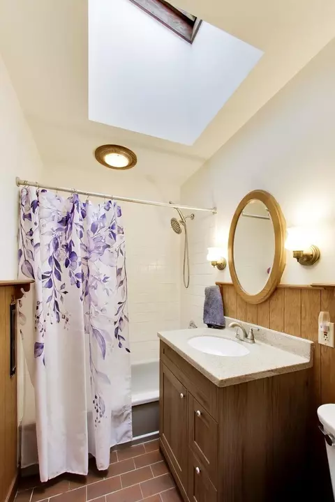 Bath - 2307 Fulle St, Rolling Meadows, IL 60008 photo 2 of 3