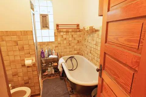 Bath - 7439 W 56th St, Summit, IL 60501 photo 1 of 5