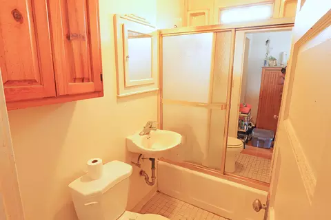 Bath - 7439 W 56th St, Summit, IL 60501 photo 3 of 5