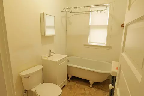 Bath - 7439 W 56th St, Summit, IL 60501 photo 4 of 5