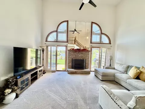 Living - 19339 Lisadell Dr, Tinley Park, IL 60487 photo 2 of 3