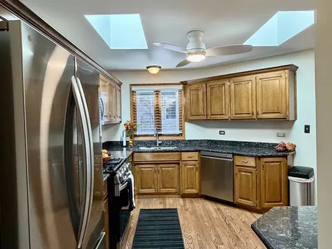 Kitchen - 19339 Lisadell Dr, Tinley Park, IL 60487 photo 2 of 2