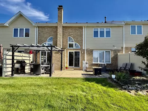 Exterior - 19339 Lisadell Dr, Tinley Park, IL 60487 photo 3 of 4