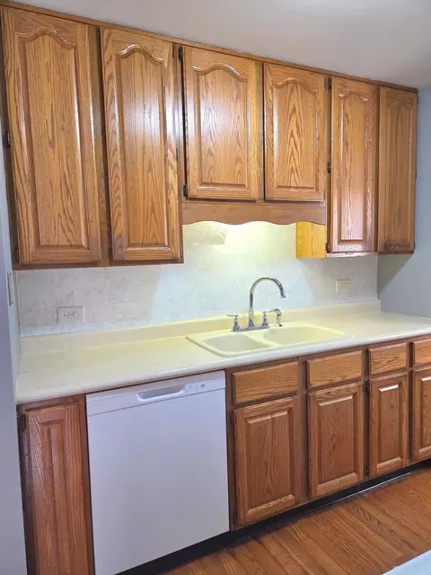 Kitchen - 5237 Pleasant Ln, Crestwood, IL 60418 photo 4 of 4