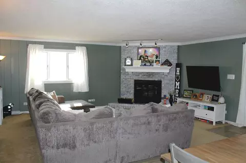 Living - 5237 Pleasant Ln, Crestwood, IL 60418 photo 1 of 4