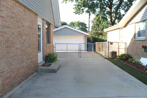 Exterior - 5237 Pleasant Ln, Crestwood, IL 60418 photo 2 of 4
