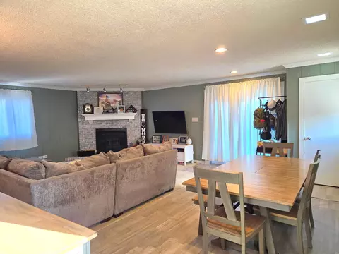 Living - 5237 Pleasant Ln, Crestwood, IL 60418 photo 2 of 4