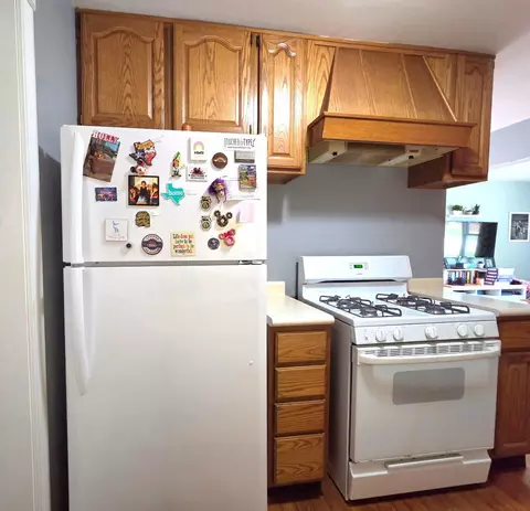 Kitchen - 5237 Pleasant Ln, Crestwood, IL 60418 photo 3 of 4