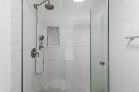 Bath - 7915 Massasoit Ave, Burbank, IL 60459 photo 2 of 4