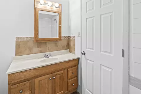 Bath - 7915 Massasoit Ave, Burbank, IL 60459 photo 3 of 4