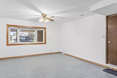 Living - 7915 Massasoit Ave, Burbank, IL 60459 photo 4 of 4