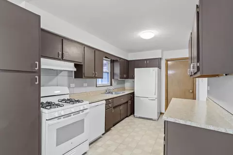 Kitchen - 7915 Massasoit Ave, Burbank, IL 60459 photo 1 of 3