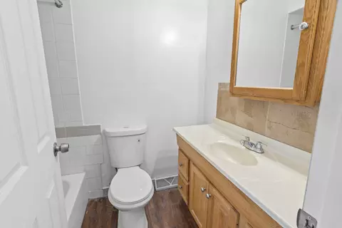 Bath - 7915 Massasoit Ave, Burbank, IL 60459 photo 4 of 4