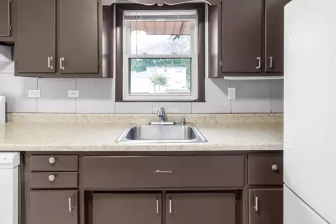 Kitchen - 7915 Massasoit Ave, Burbank, IL 60459 photo 3 of 3