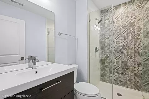 Bath - 180 Lucerne Ct, Wheeling, IL 60090 photo 3 of 3