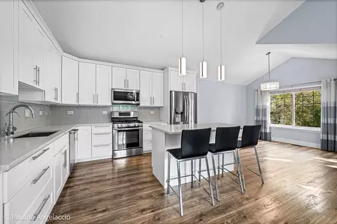 Kitchen - 180 Lucerne Ct, Wheeling, IL 60090 photo 2 of 2