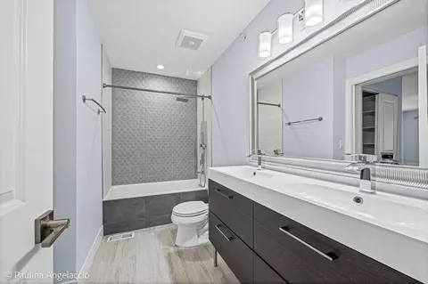 Bath - 180 Lucerne Ct, Wheeling, IL 60090 photo 1 of 3