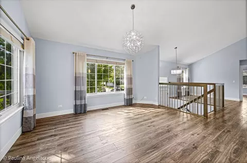 Living - 180 Lucerne Ct, Wheeling, IL 60090 photo 2 of 3