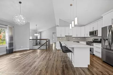 Kitchen - 180 Lucerne Ct, Wheeling, IL 60090 photo 1 of 2