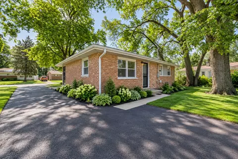 Exterior - 16100 Circle Dr, Markham, IL 60428 photo 2 of 3
