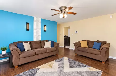 Living - 16100 Circle Dr, Markham, IL 60428 photo 2 of 3