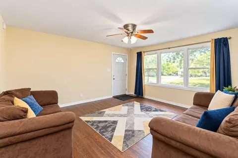 Living - 16100 Circle Dr, Markham, IL 60428 photo 3 of 3