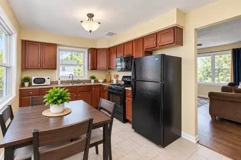 Kitchen - 16100 Circle Dr, Markham, IL 60428 photo 2 of 2