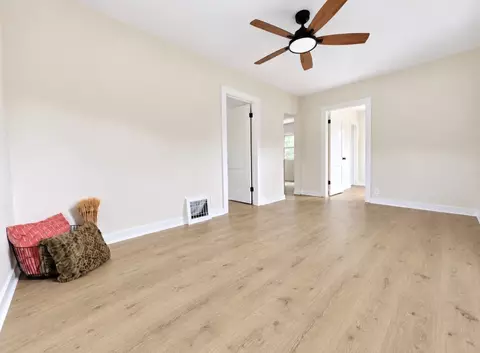 Living - 910 25th St, Moline, IL 61265 photo 2 of 4