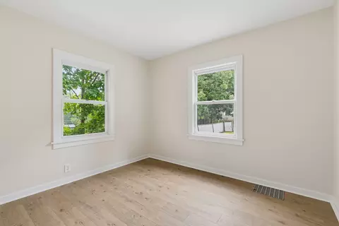 Bedroom - 910 25th St, Moline, IL 61265 photo 3 of 6